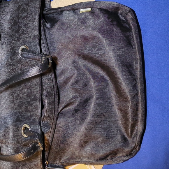 Michael Kors Jet Set Monogram Leather Tote NOW ONLY $75 - Picture 10 of 14